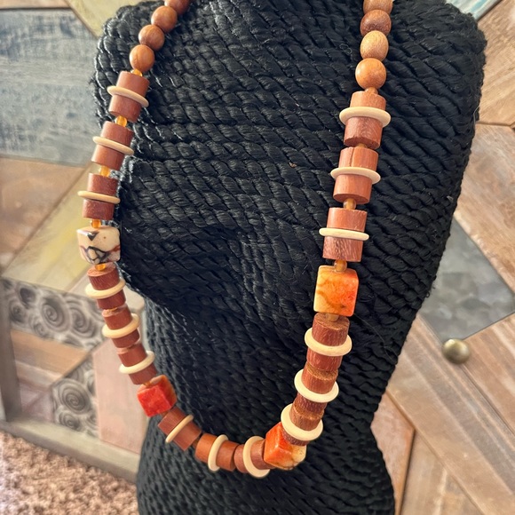 Wood Necklace handmade with natural wood - Picture 8 of 9